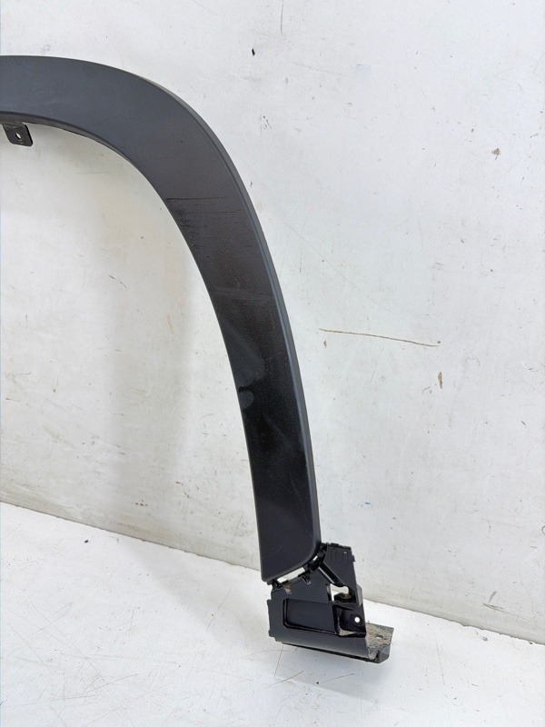 Накладка переднего крыла левого