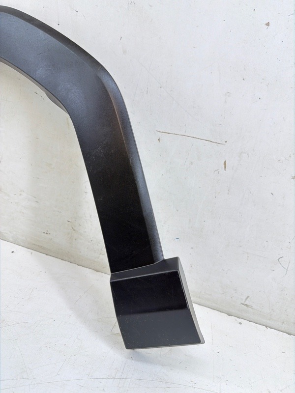 Накладка переднего крыла левого