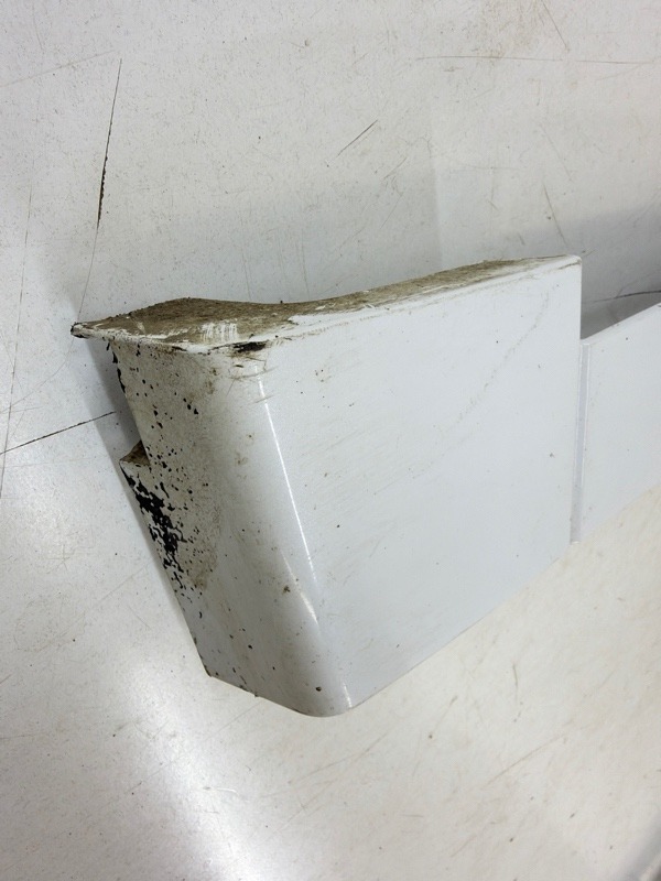 Накладка переднего крыла правого