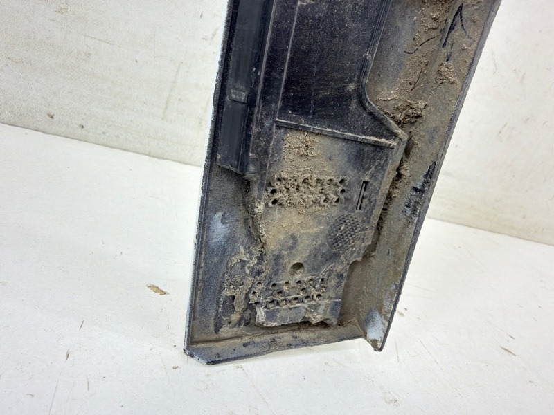 Накладка переднего крыла правого