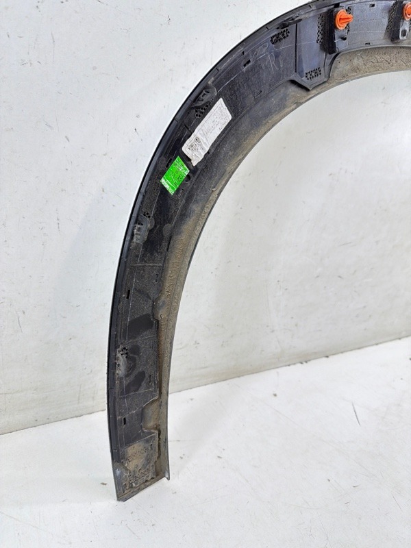 Накладка переднего крыла правого