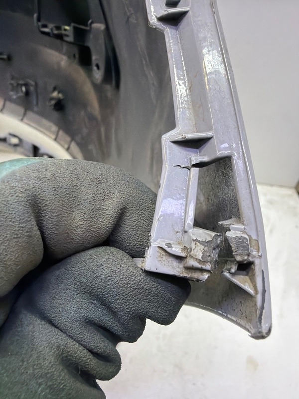 Бампер задний