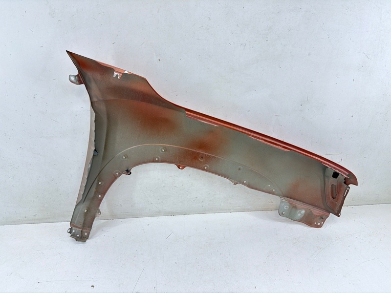 Крыло переднее левое