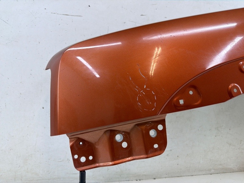 Крыло переднее левое