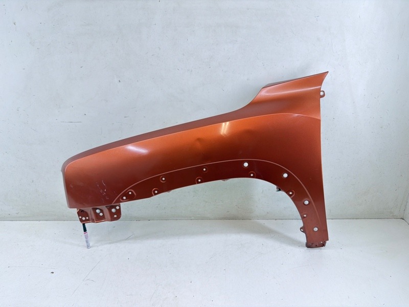 Крыло переднее левое