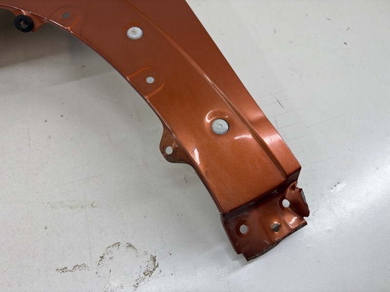 Крыло переднее левое