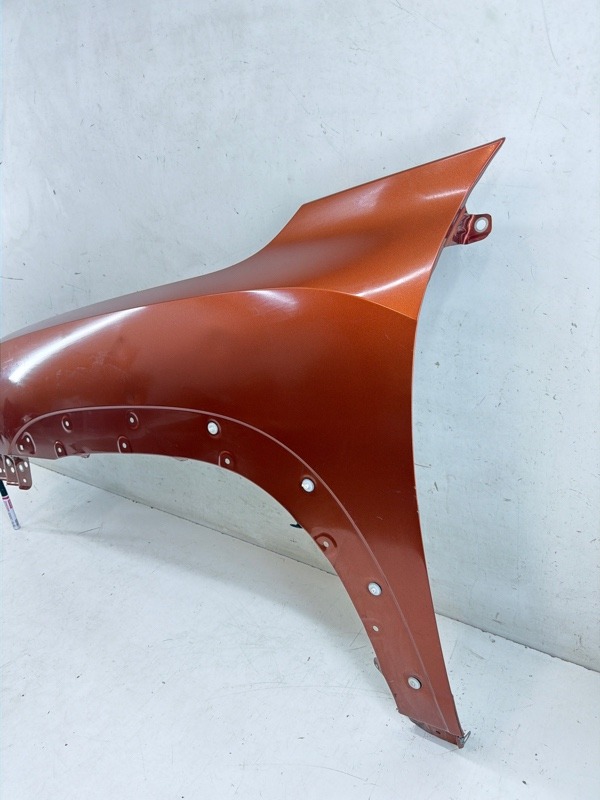 Крыло переднее левое