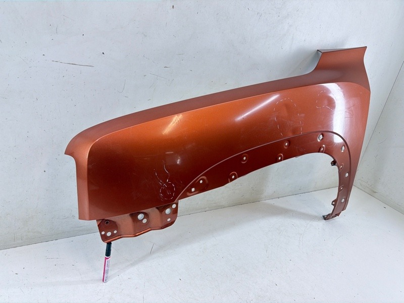 Крыло переднее левое