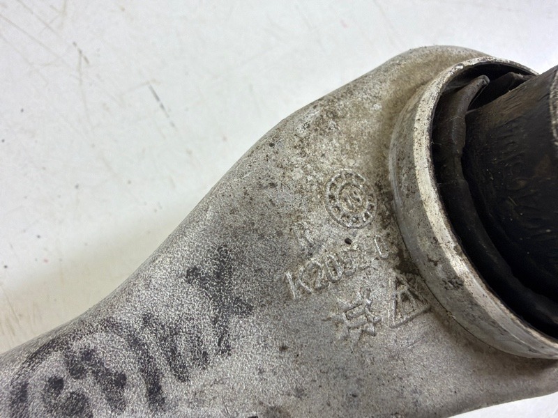 Рычаг задний правый