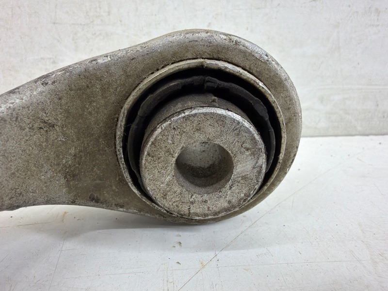 Рычаг задний правый