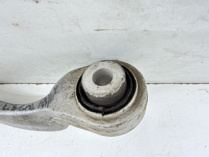 Рычаг задний правый