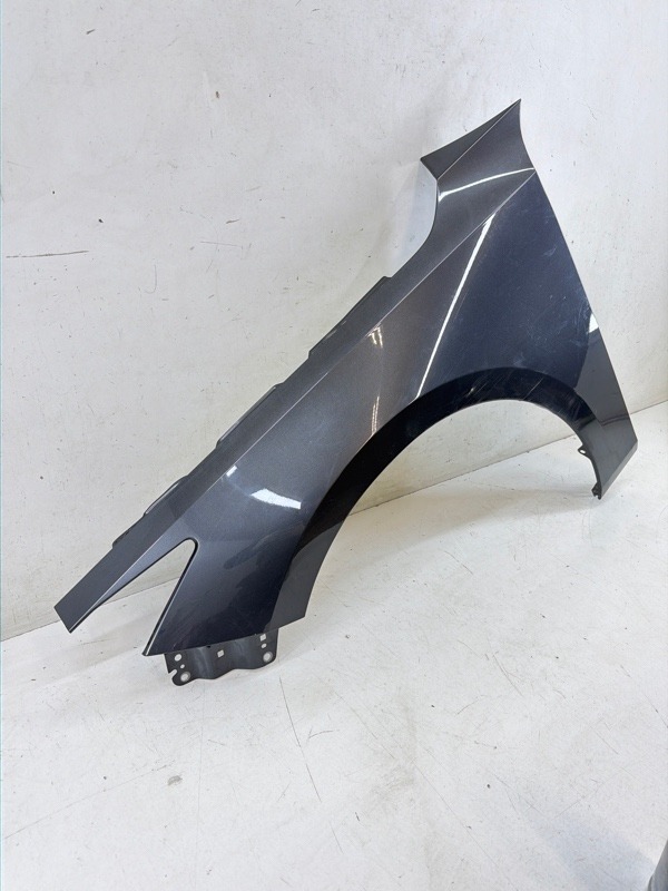 Крыло переднее левое