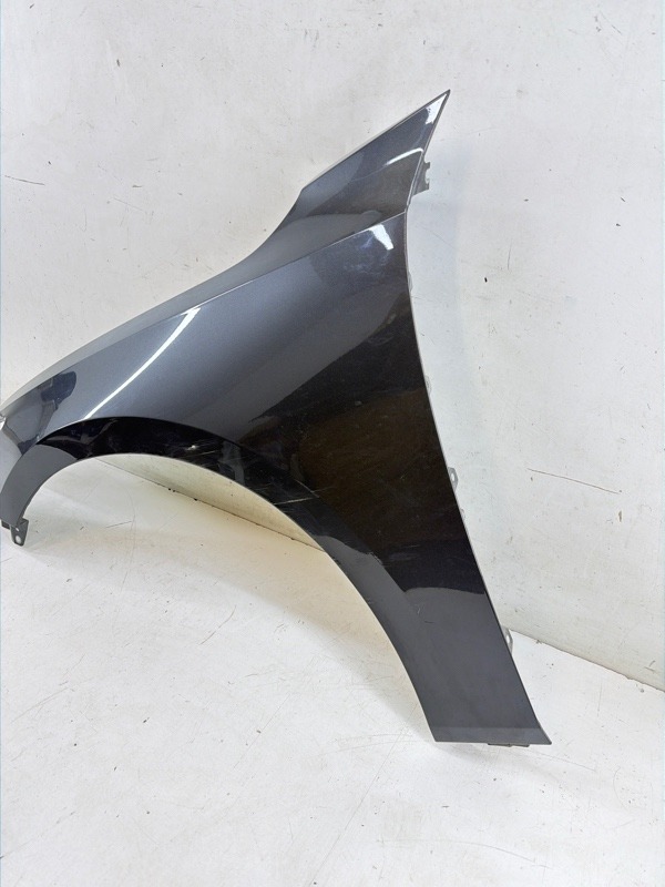 Крыло переднее левое