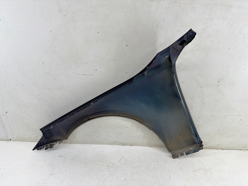 Крыло переднее правое