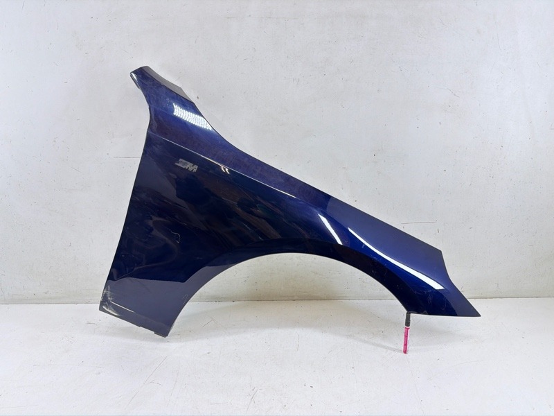 Крыло переднее правое