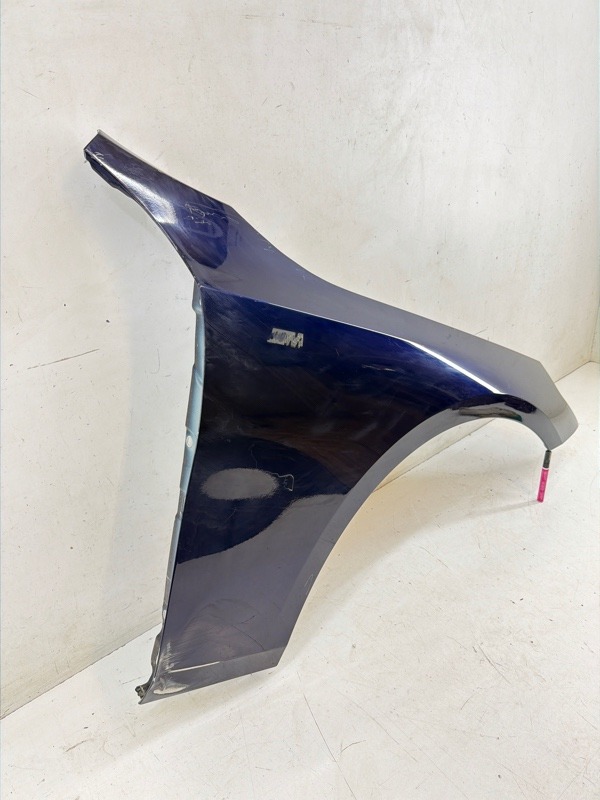 Крыло переднее правое