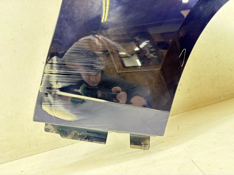 Крыло переднее правое