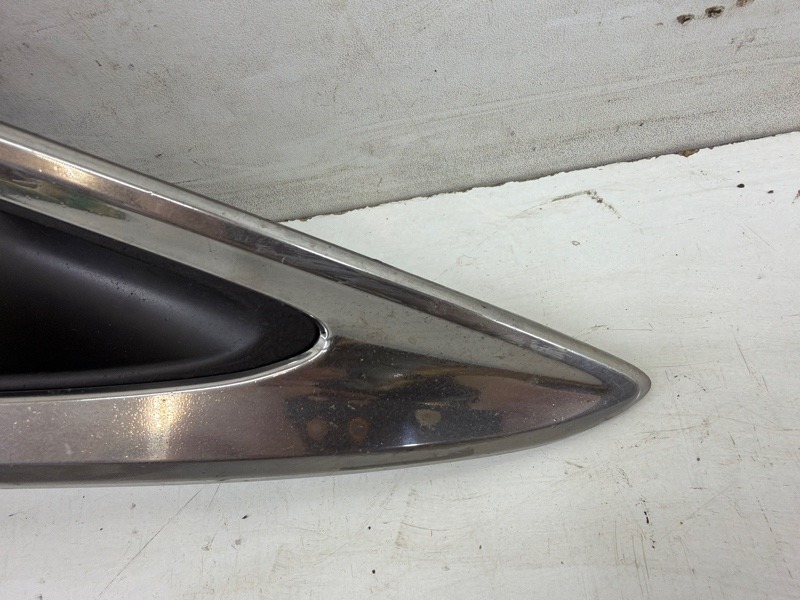 Рамка противотуманной фары правой