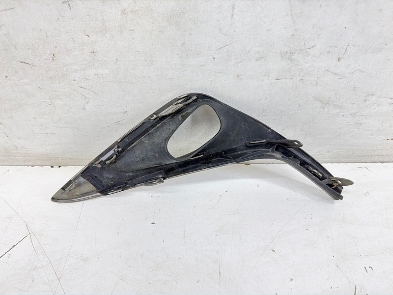 Рамка противотуманной фары правой