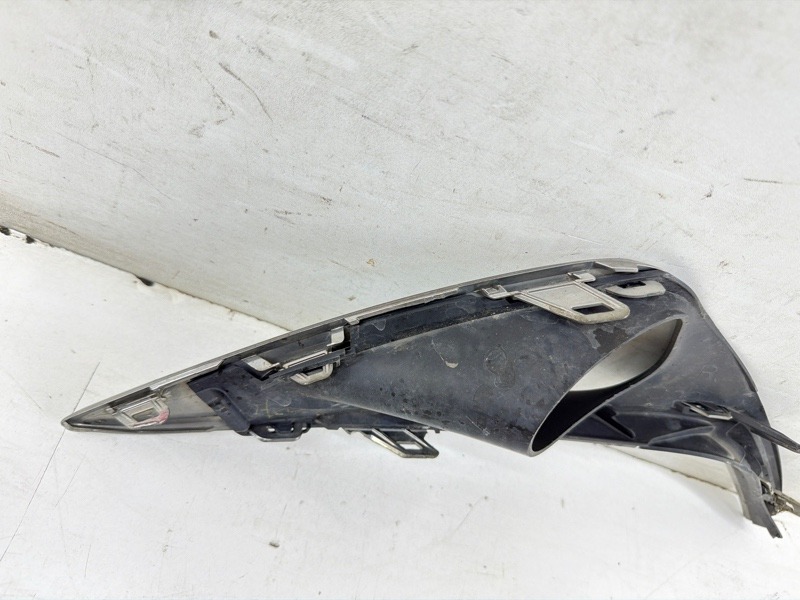 Рамка противотуманной фары правой