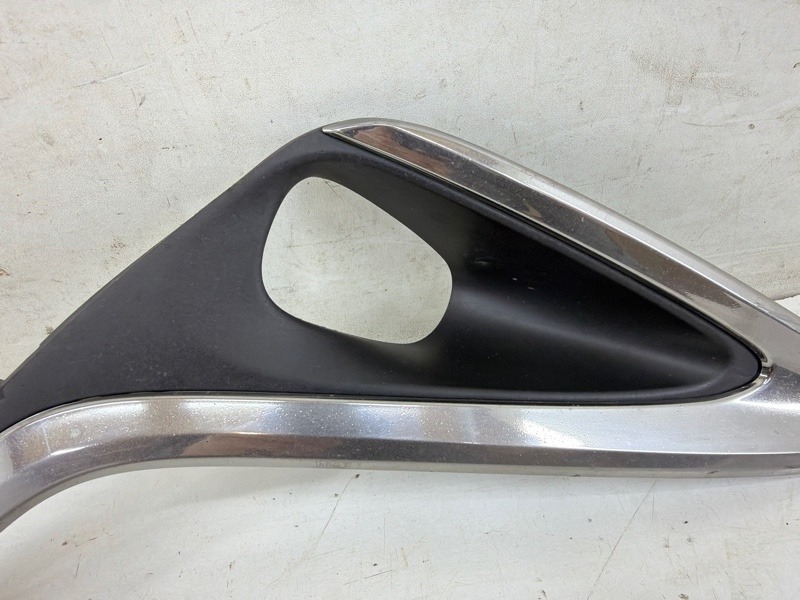 Рамка противотуманной фары правой