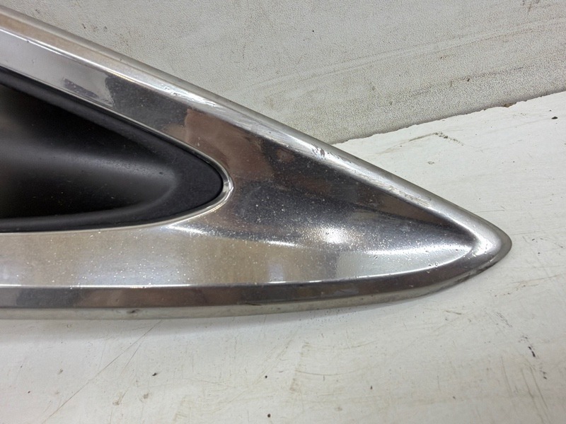 Рамка противотуманной фары правой