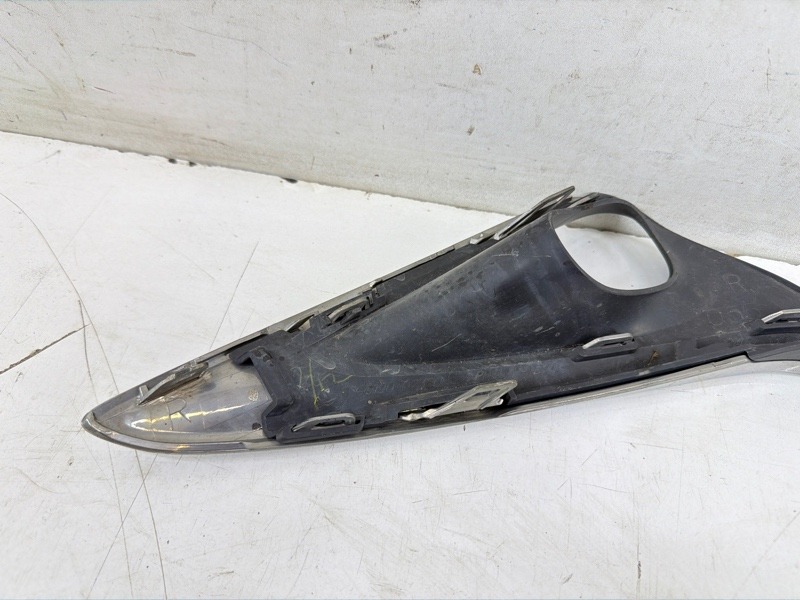 Рамка противотуманной фары правой