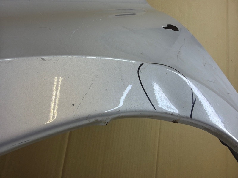 Крыло переднее левое