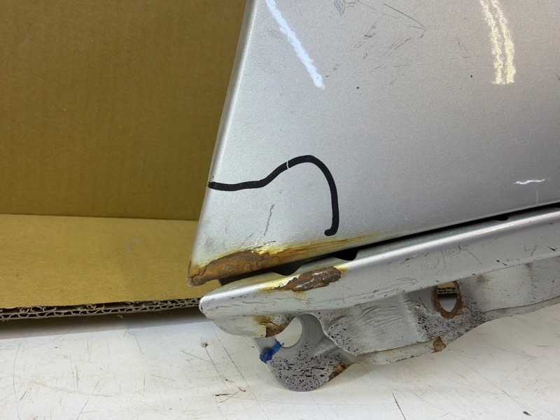 Крыло переднее левое