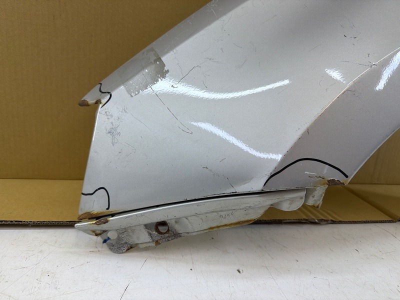 Крыло переднее левое