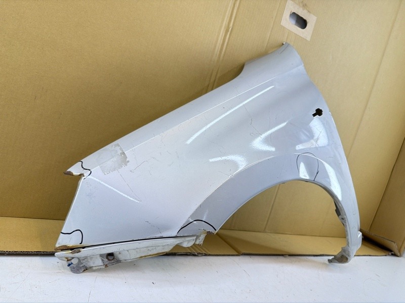 Крыло переднее левое