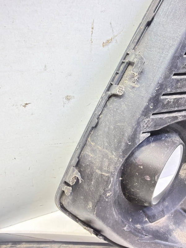 Рамка противотуманной фары правой