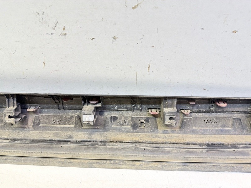 Накладка двери передней левой