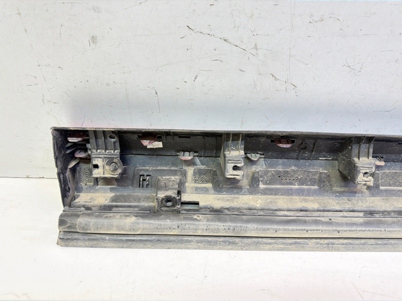 Накладка двери передней левой