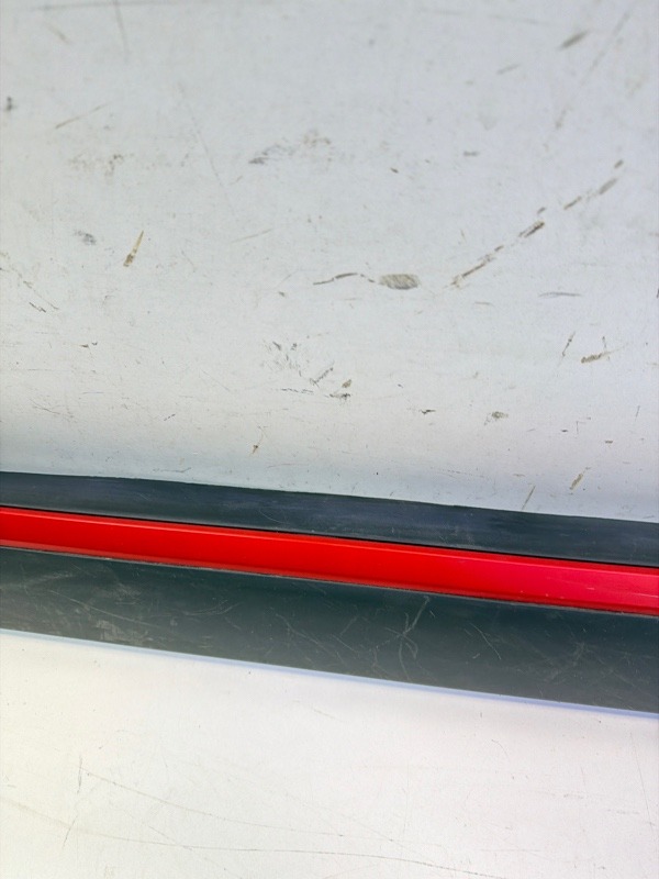 Накладка двери передней правой