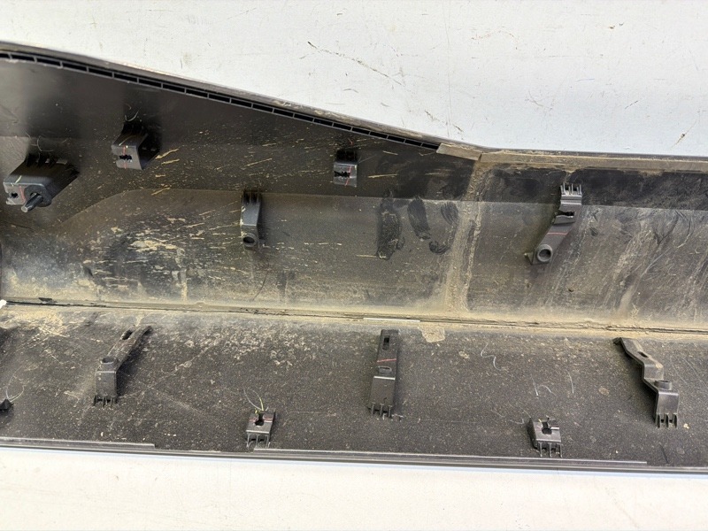 Накладка двери передней правой