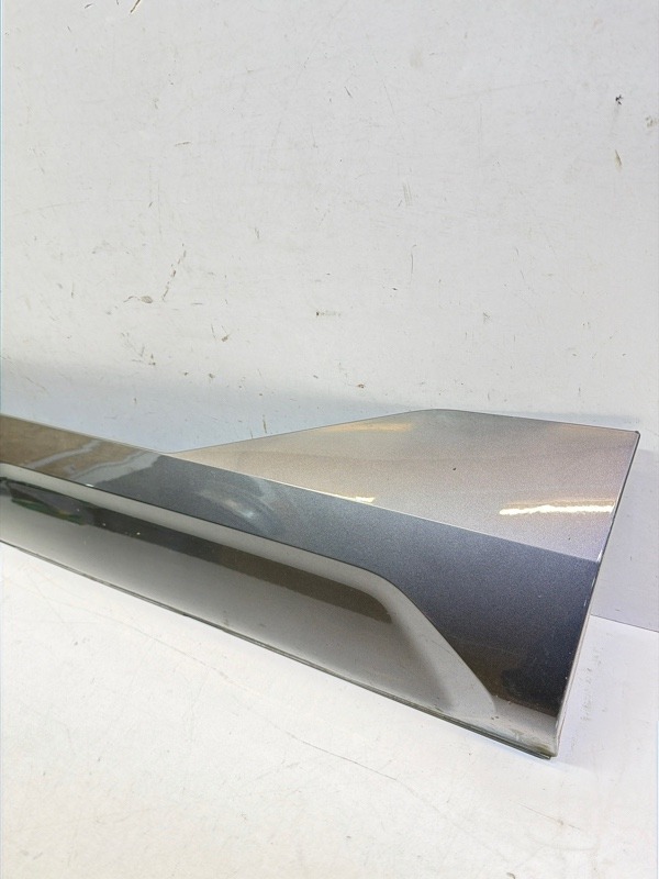 Накладка двери передней правой