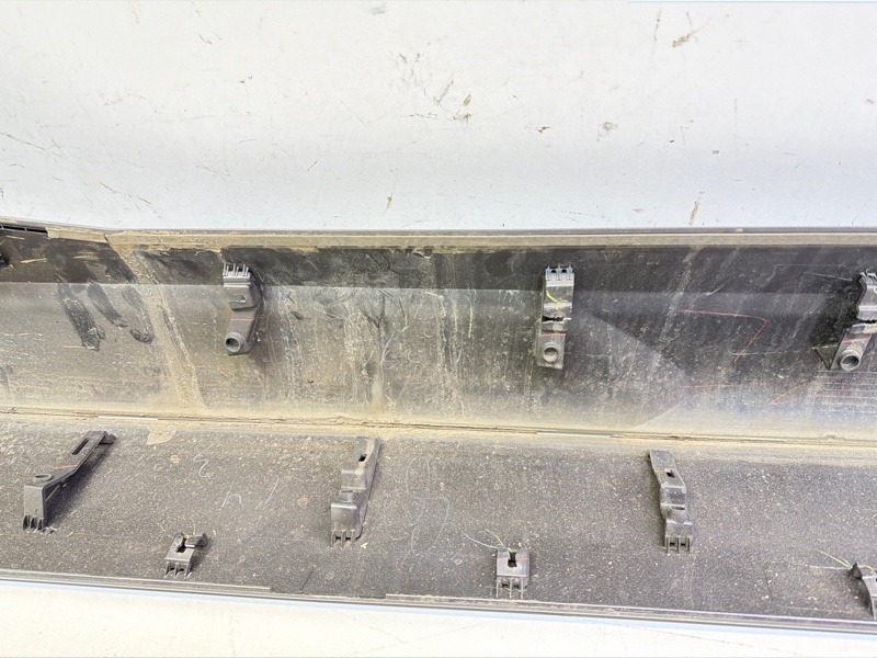 Накладка двери передней правой