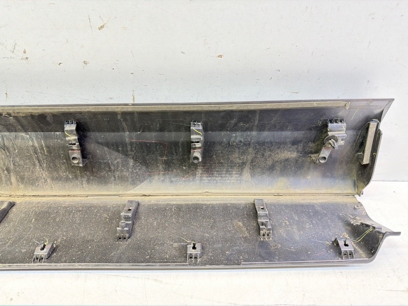 Накладка двери передней правой