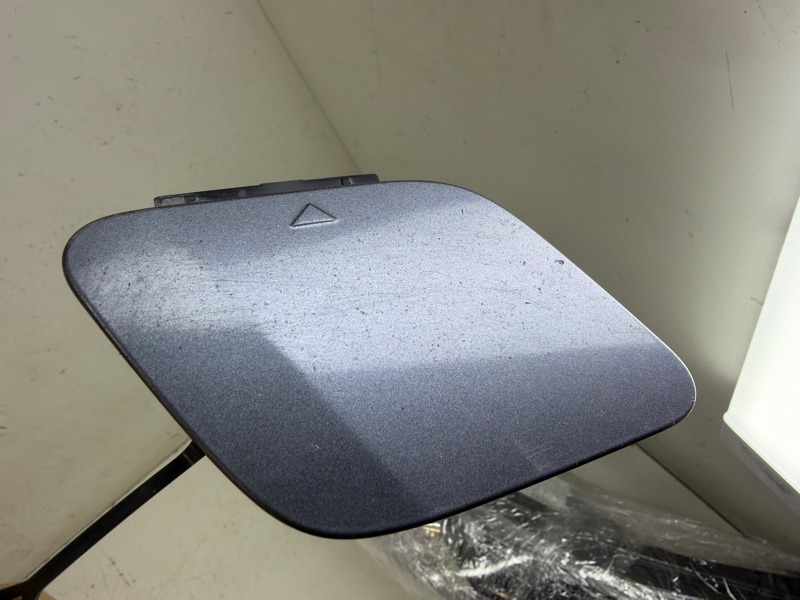 Заглушка буксировочного крюка