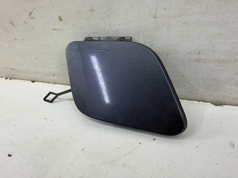 Заглушка буксировочного крюка