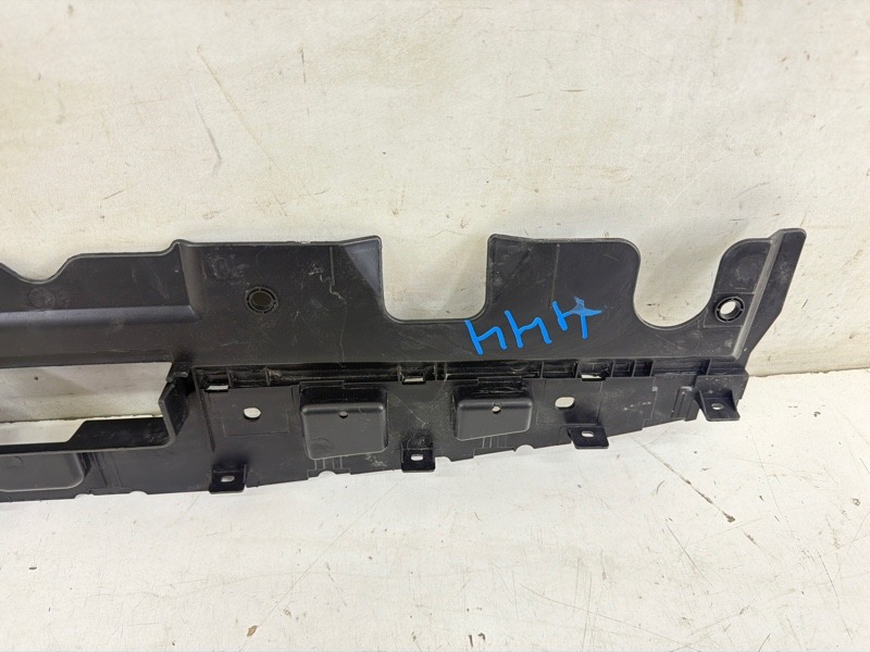 Кожух замка капота