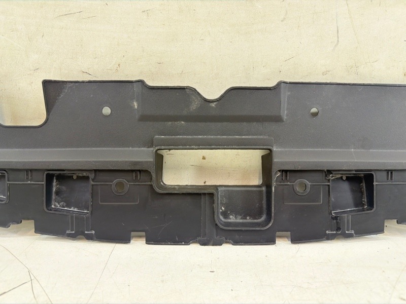 Кожух замка капота