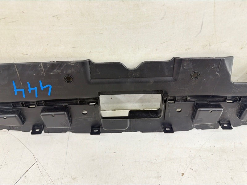 Кожух замка капота