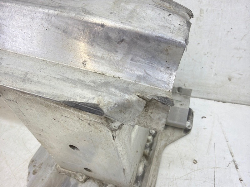 Усилитель заднего бампера