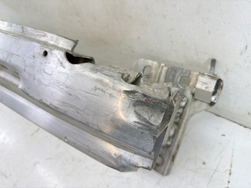 Усилитель заднего бампера