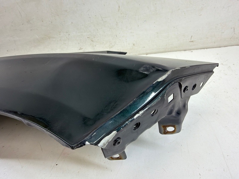 Крыло переднее правое