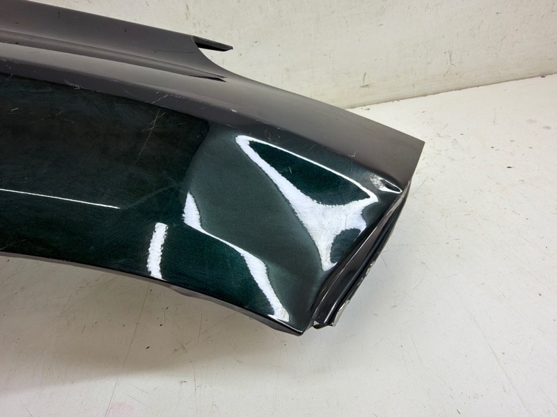 Крыло переднее правое