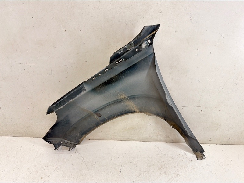 Крыло переднее правое