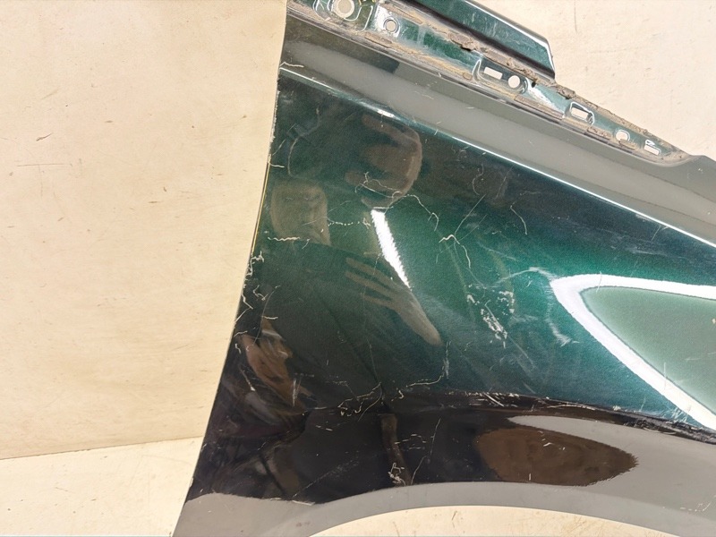 Крыло переднее правое